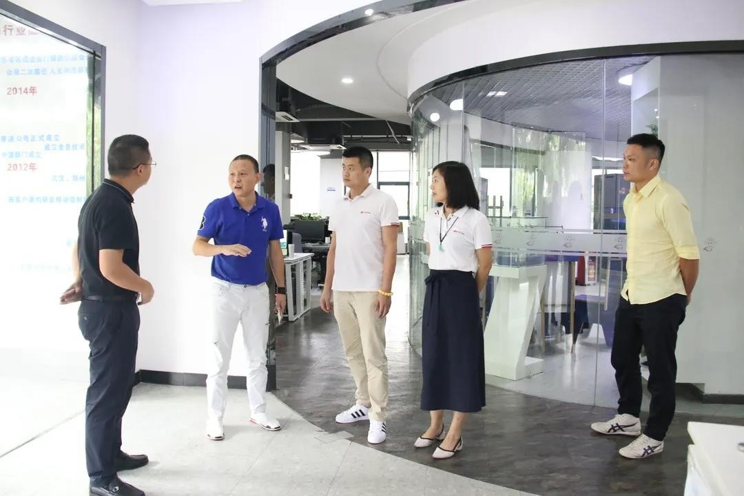 廣東重慶商會(huì)秘書(shū)處，走訪會(huì)員單位廣州傾松數(shù)碼科技有限公司